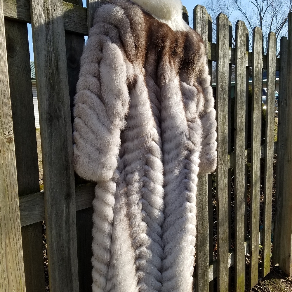 Fur coat - Picture 1 of 4